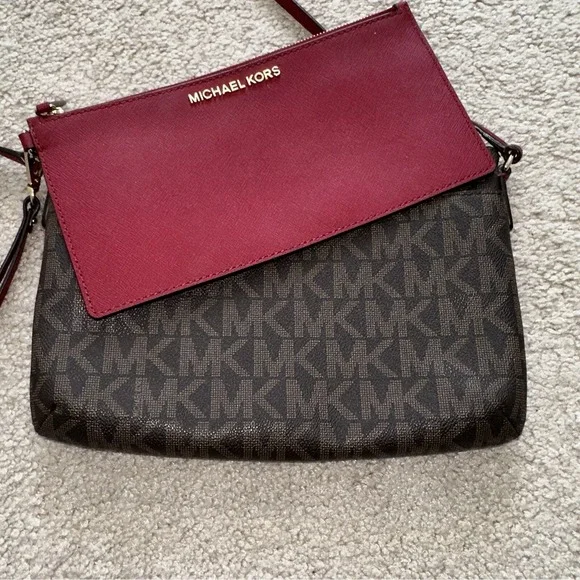 Michael Kors JET SET TRAVEL Monogram Crossbody Bag With Removable Wristlet - Picture 11 of 13